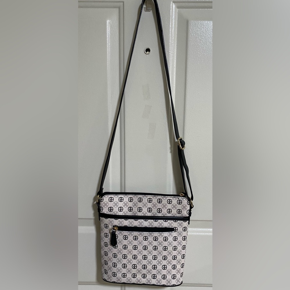 Giani Bernini Tonal Signature Crossbody - Picture 8 of 16